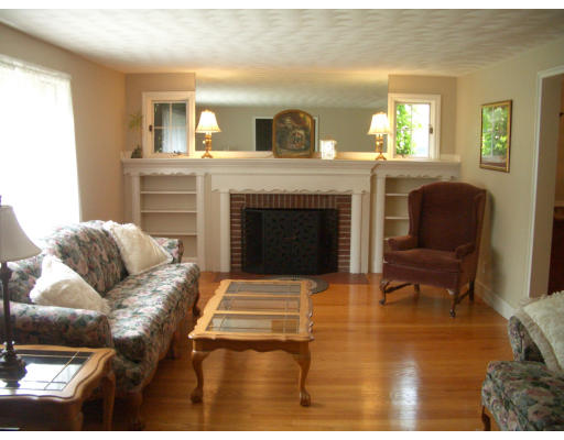 4 Gerald Road Stoneham, MA 02180 - Photo 3 of 15 Gallery Image 3