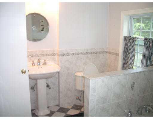 4 Gerald Road Stoneham, MA 02180 - Photo 8 of 15 Gallery Image 8