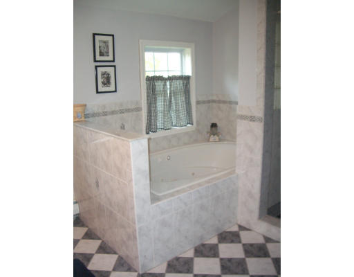 4 Gerald Road Stoneham, MA 02180 - Photo 9 of 15 Gallery Image 9