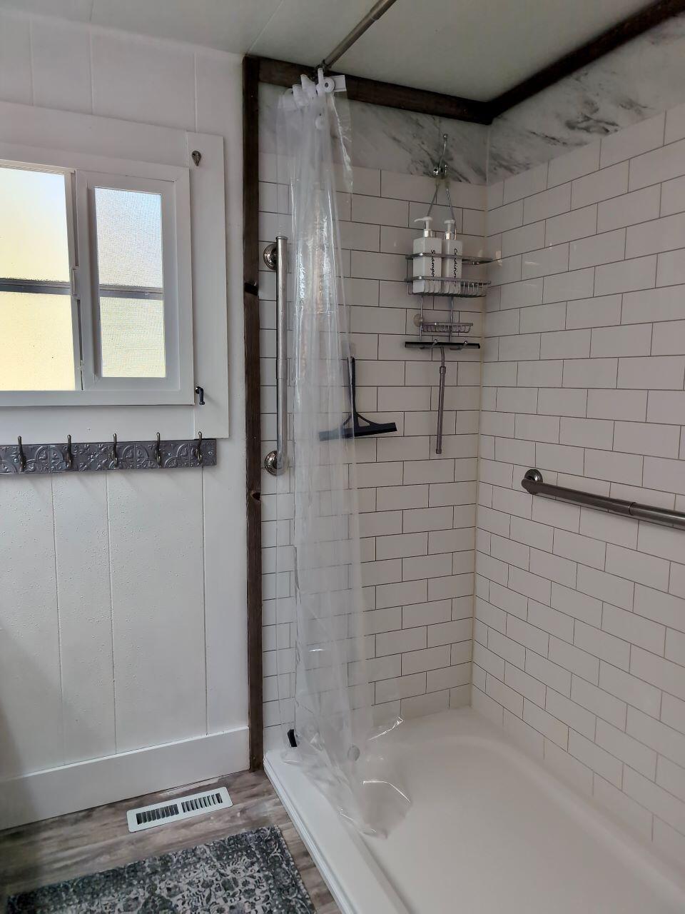 17191 Pasadena Road Bend, OR 97707 - Photo 6 of 10 Bath Shower Resize
