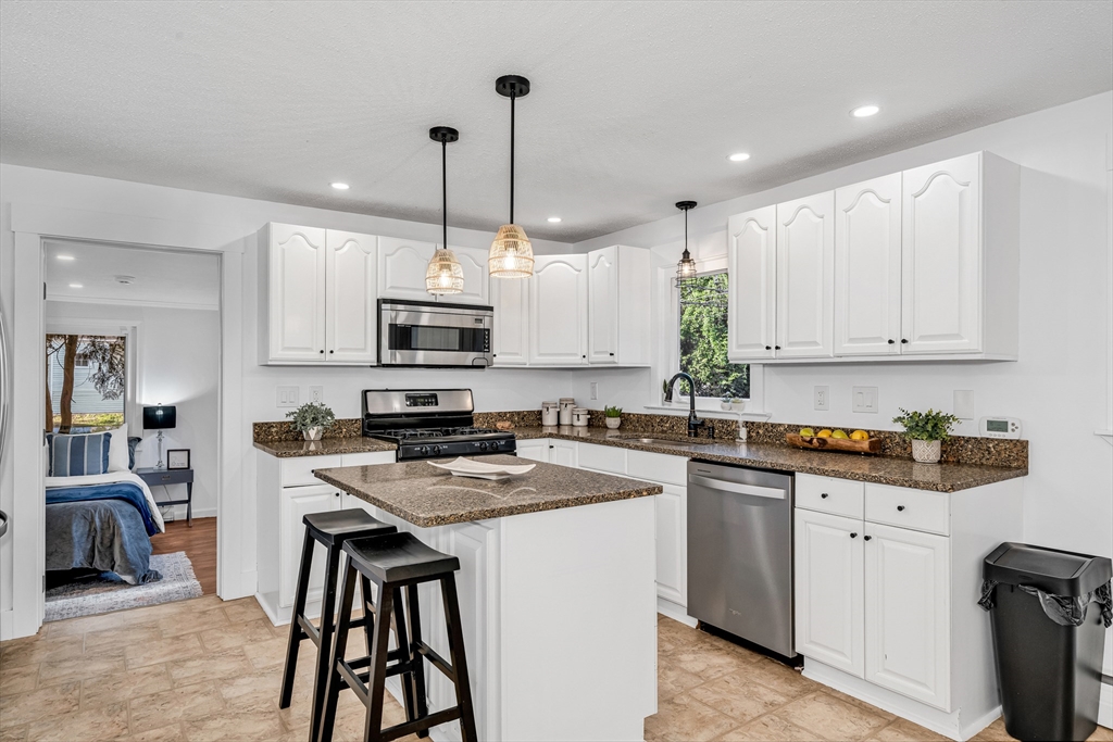 2 Bailey Street Methuen, MA 01844 - Photo 6 of 31