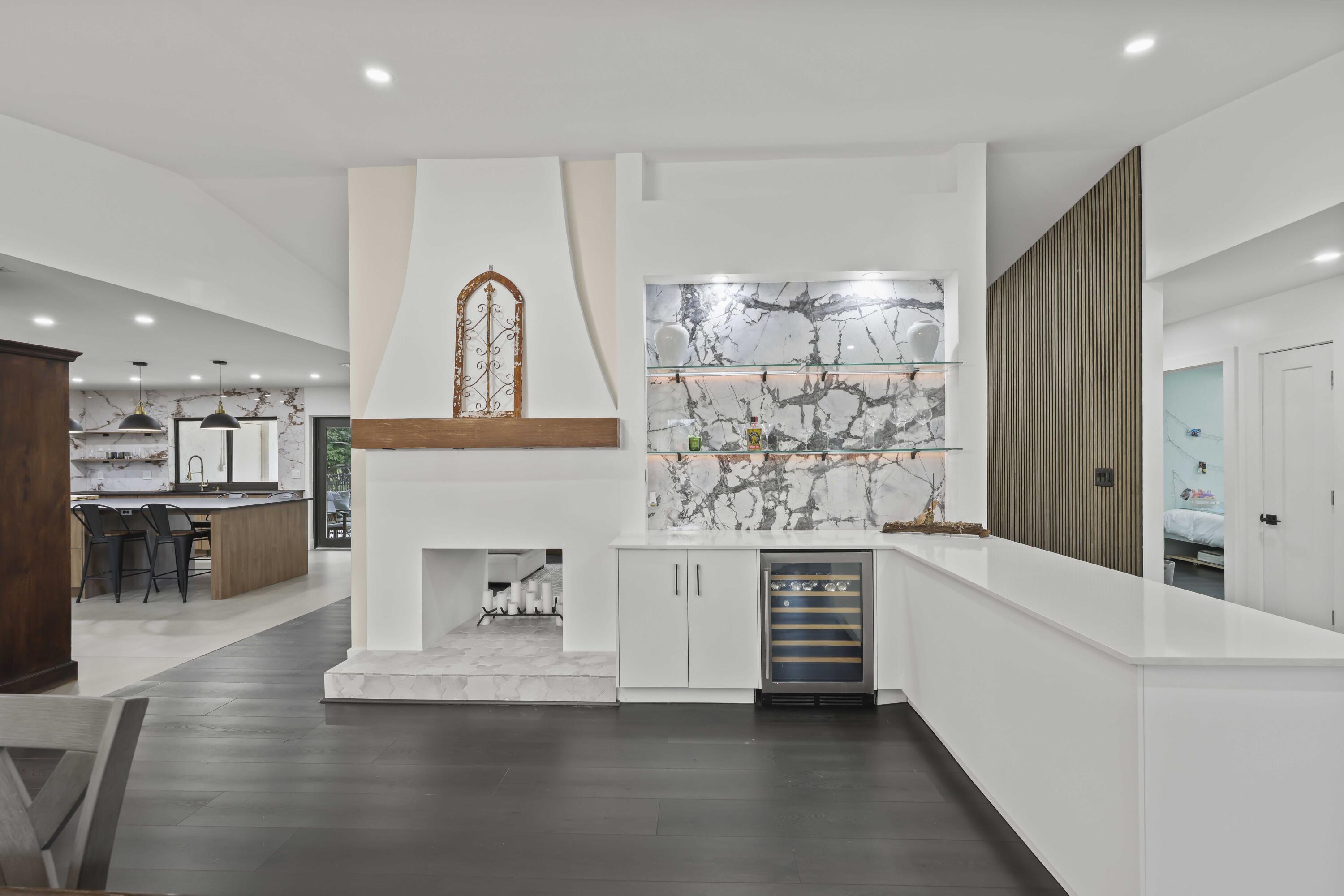 2708 Northwest 26th Circle Boca Raton, FL 33431 - Photo 7 of 24 Bar/Foyer