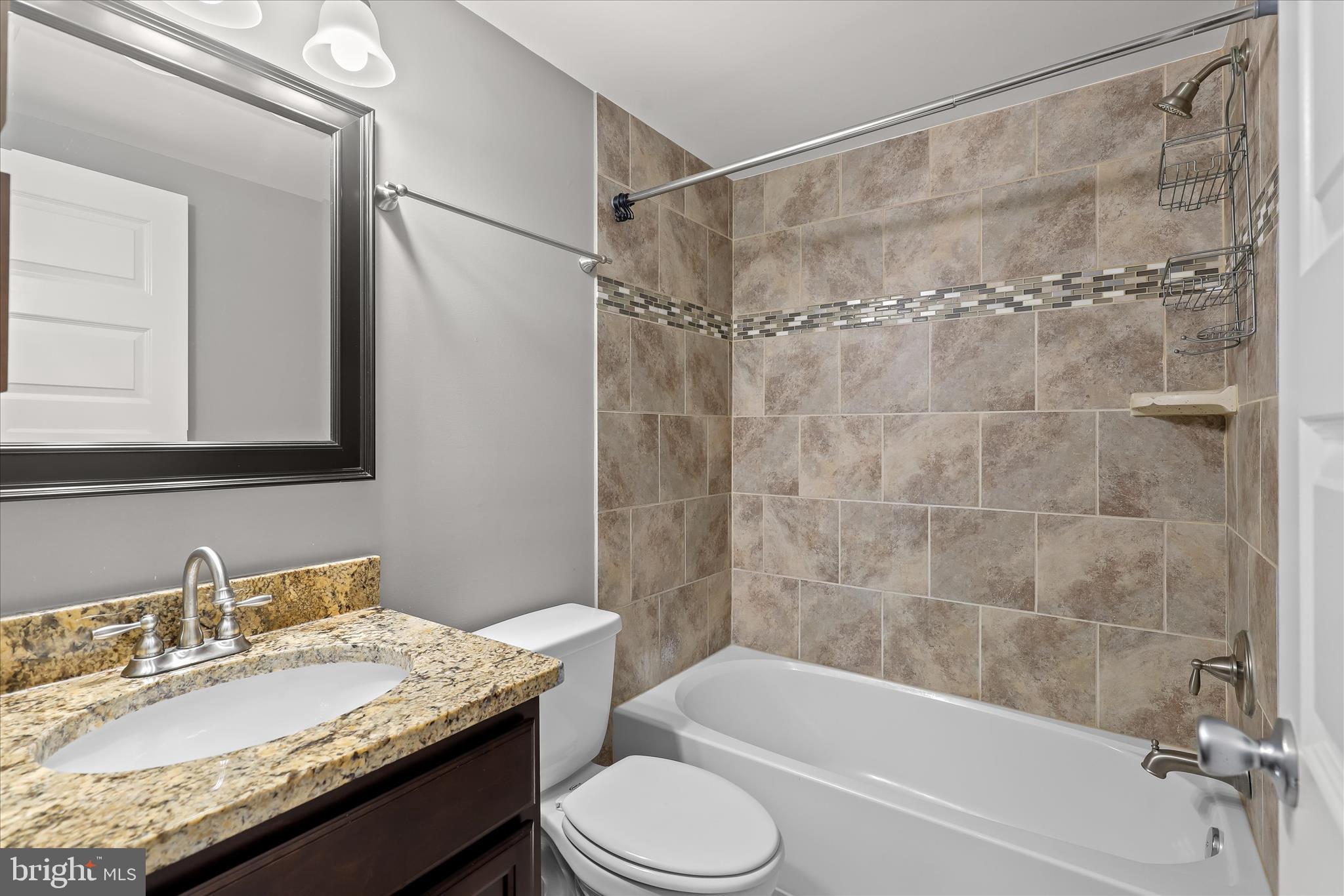 910 South Decker Avenue Baltimore, MD 21224 - Photo 28 of 60 Upper Level Bath