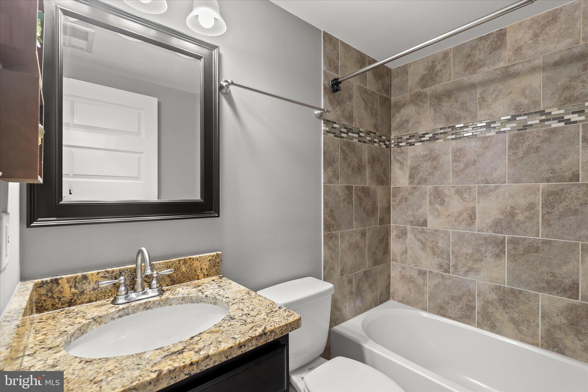 910 South Decker Avenue Baltimore, MD 21224 - Photo 29 of 60 Upper Level Bath