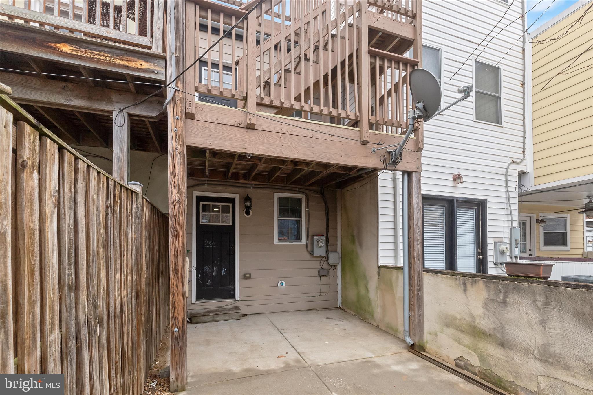 910 South Decker Avenue Baltimore, MD 21224 - Photo 39 of 60 Fenced Courtyard Patio