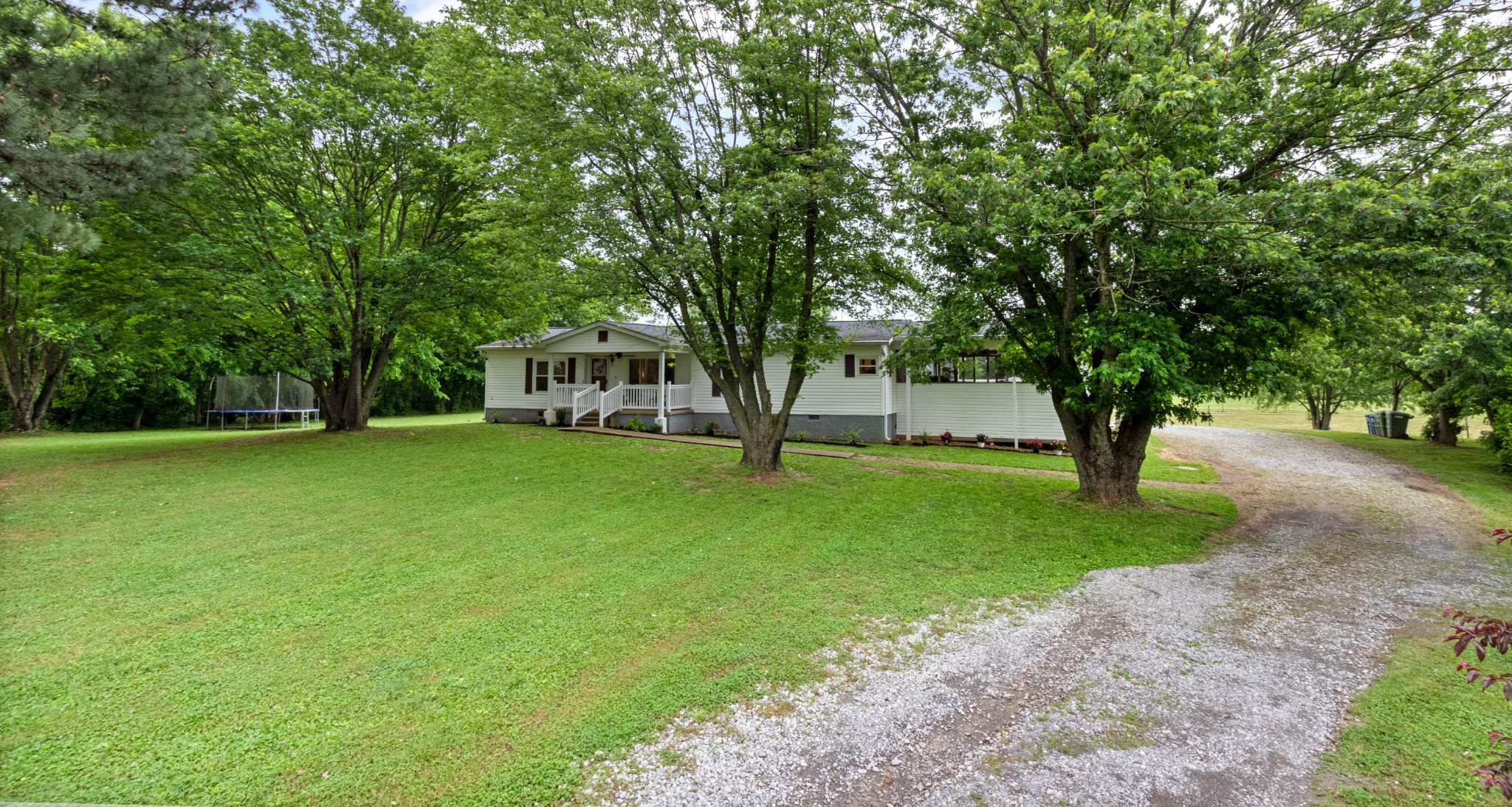 5674 Lakeview Road Springfield, TN 37172 - Photo 13 of 54 a view of outdoor space with deck and garden