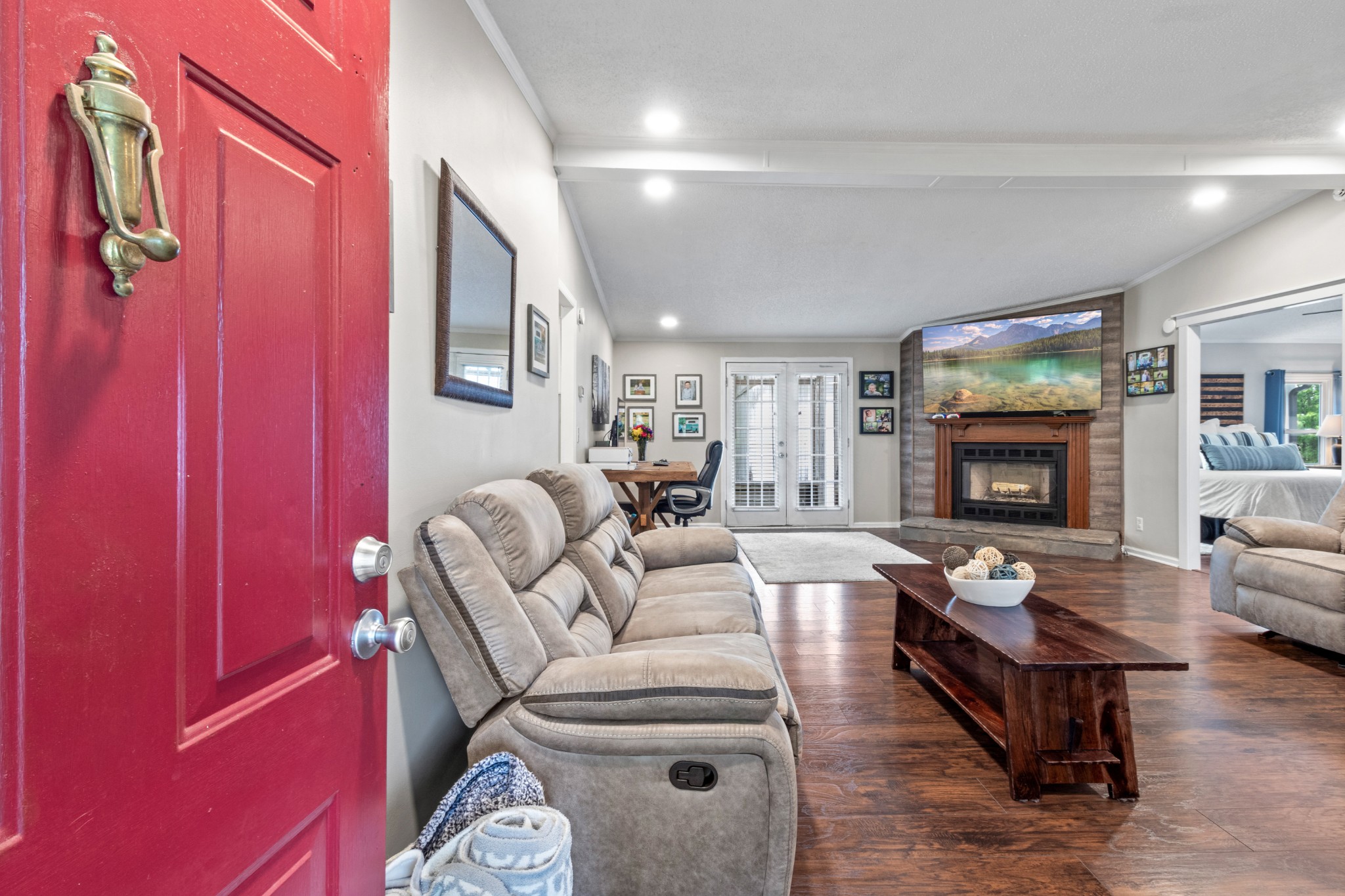 5674 Lakeview Road Springfield, TN 37172 - Photo 17 of 54 a living room with furniture and wooden floor