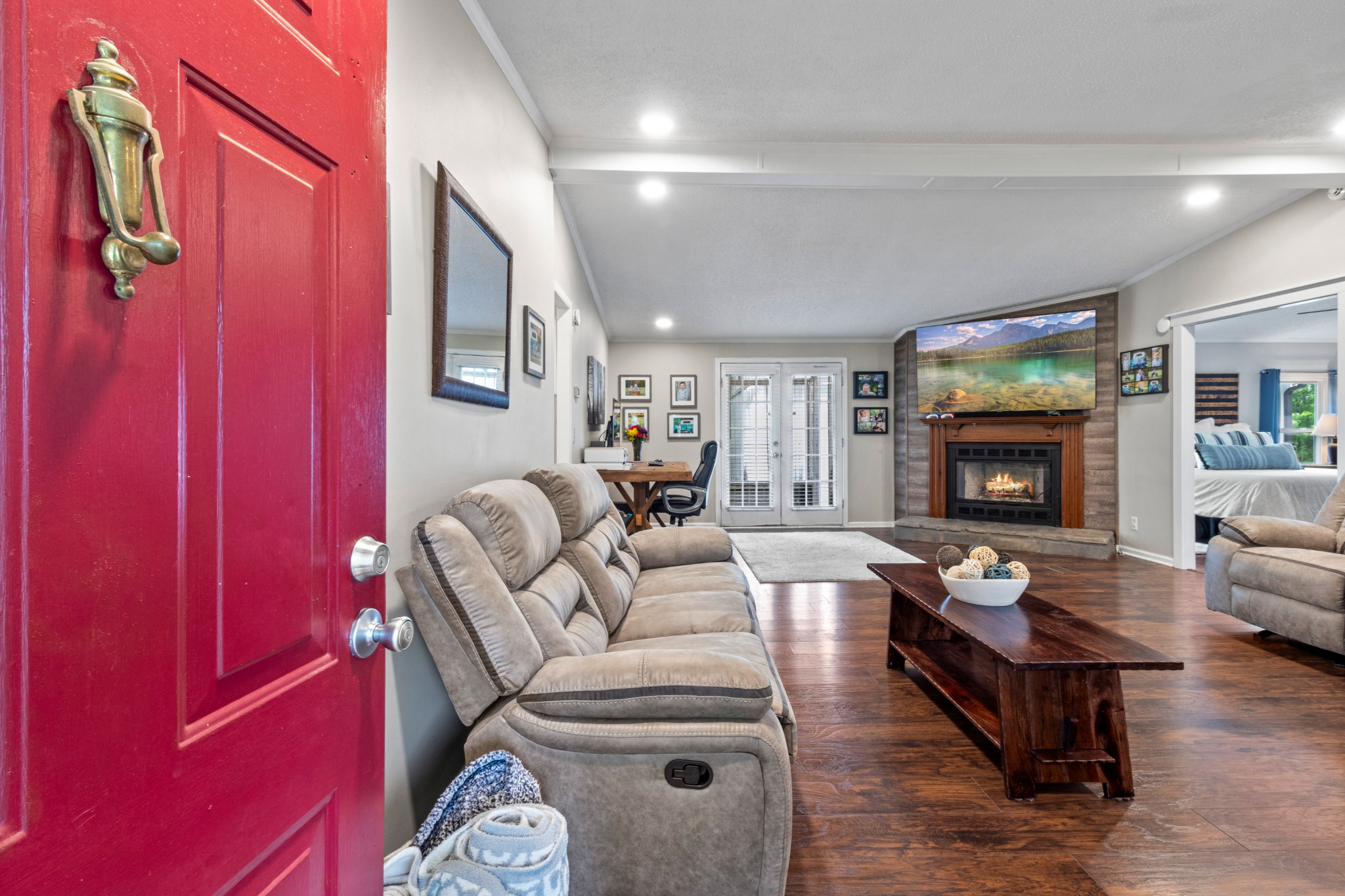 5674 Lakeview Road Springfield, TN 37172 - Photo 18 of 54 a living room with furniture and wooden floor