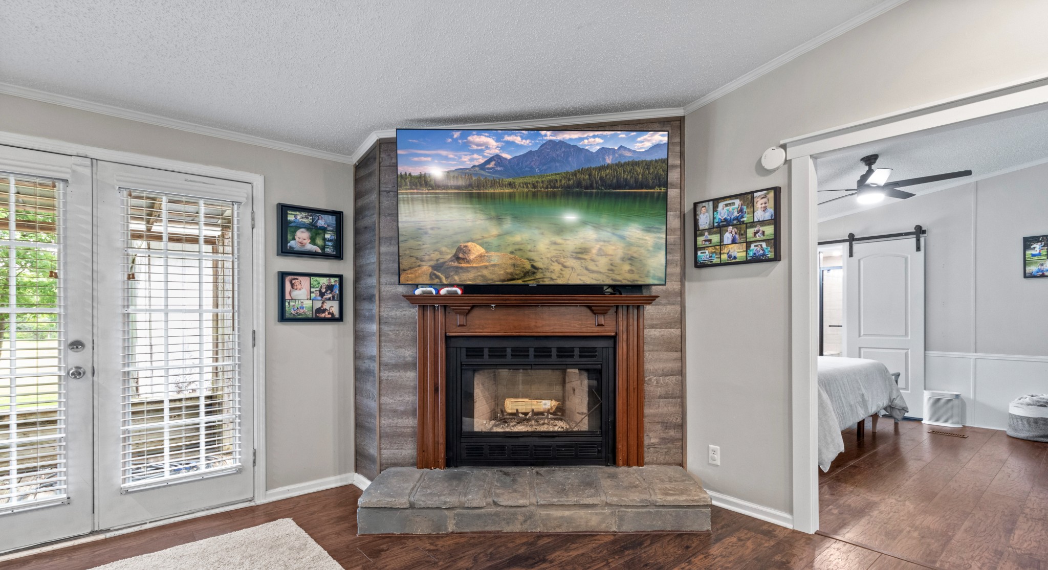 5674 Lakeview Road Springfield, TN 37172 - Photo 29 of 54 a living room with furniture and a fireplace