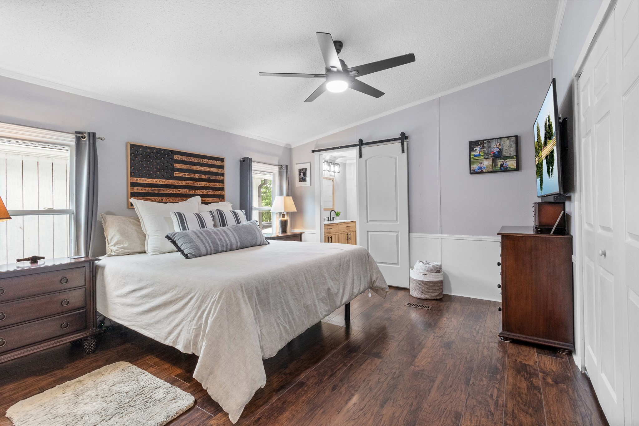 5674 Lakeview Road Springfield, TN 37172 - Photo 39 of 54 a bedroom with a large bed and a window