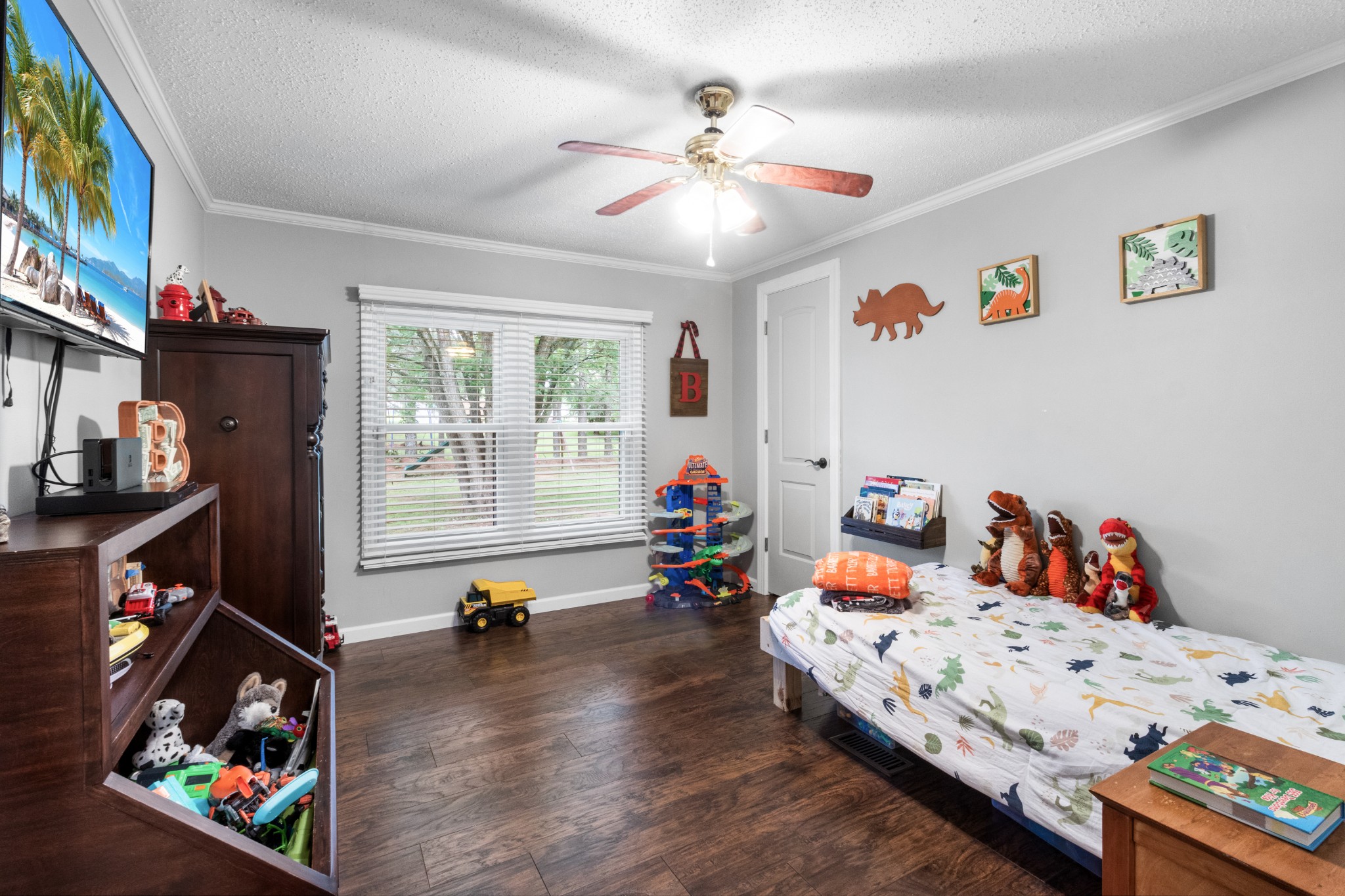 5674 Lakeview Road Springfield, TN 37172 - Photo 45 of 54 a bed room with a bed and a tv