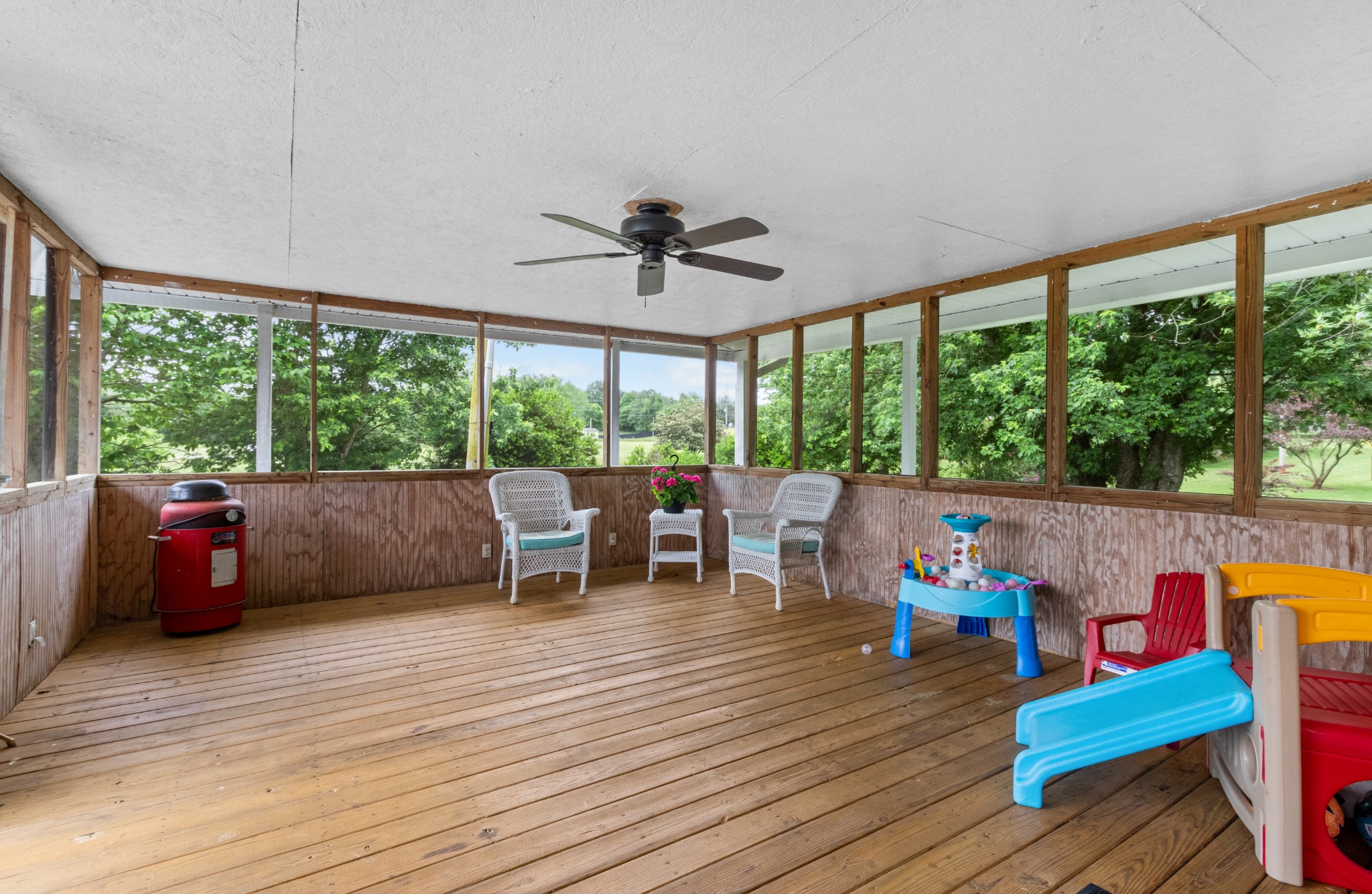 5674 Lakeview Road Springfield, TN 37172 - Photo 48 of 54 a living room with furniture and a large window
