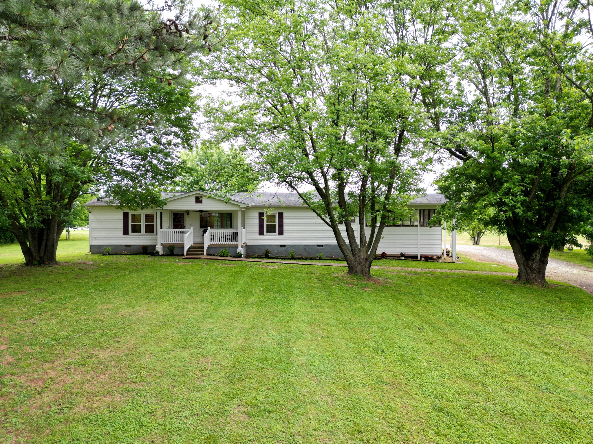 5674 Lakeview Road Springfield, TN 37172 - Photo 9 of 54 a front view of a house with a garden