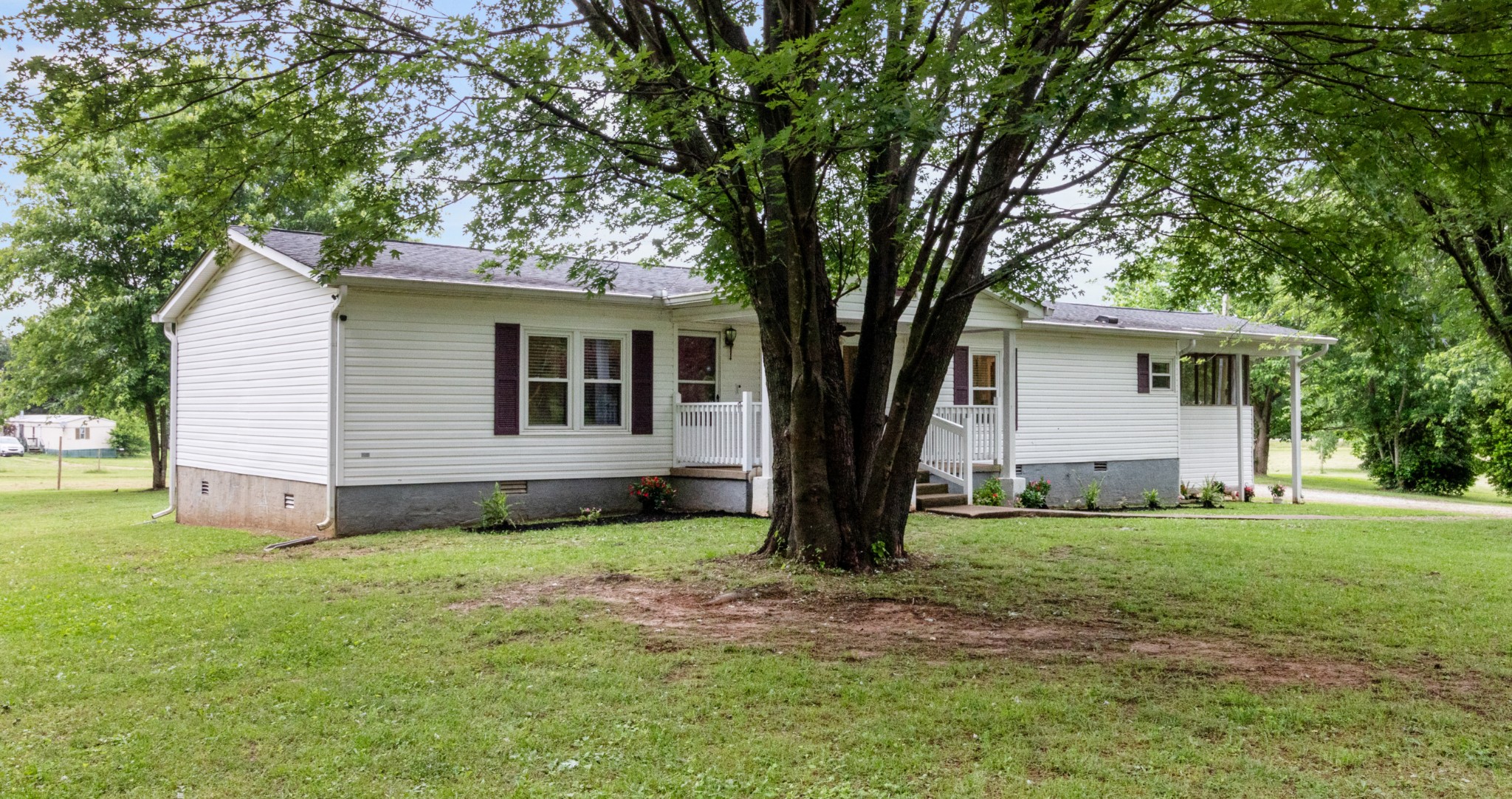 5674 Lakeview Road Springfield, TN 37172 - Photo 10 of 54 a front view of house with yard and green space