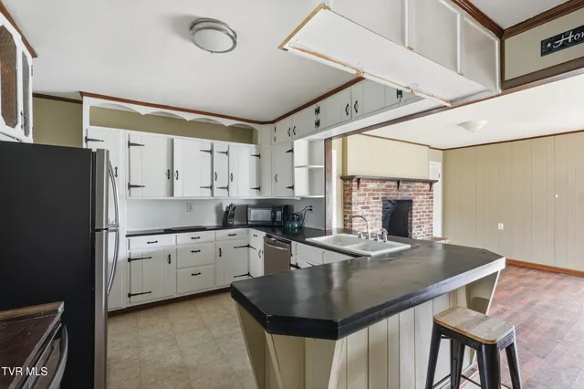 $189,900 | 2245 Saltville Highway, Saltville, VA 24370