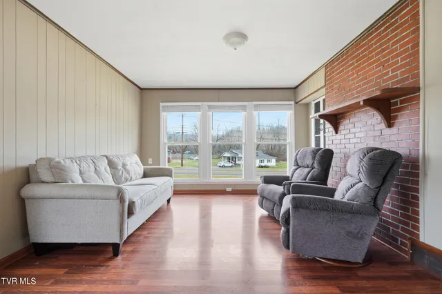 $189,900 | 2245 Saltville Highway, Saltville, VA 24370