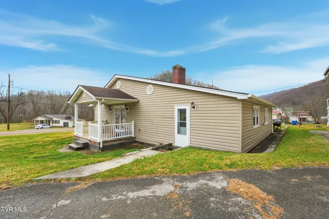 $189,900 | 2245 Saltville Highway, Saltville, VA 24370