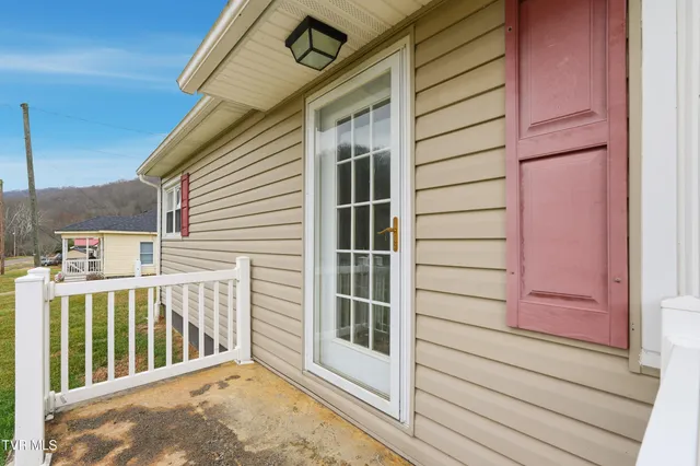 $189,900 | 2245 Saltville Highway, Saltville, VA 24370