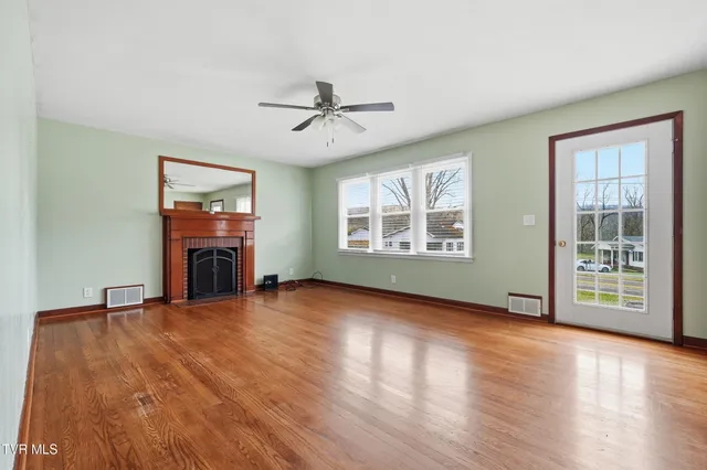 $189,900 | 2245 Saltville Highway, Saltville, VA 24370