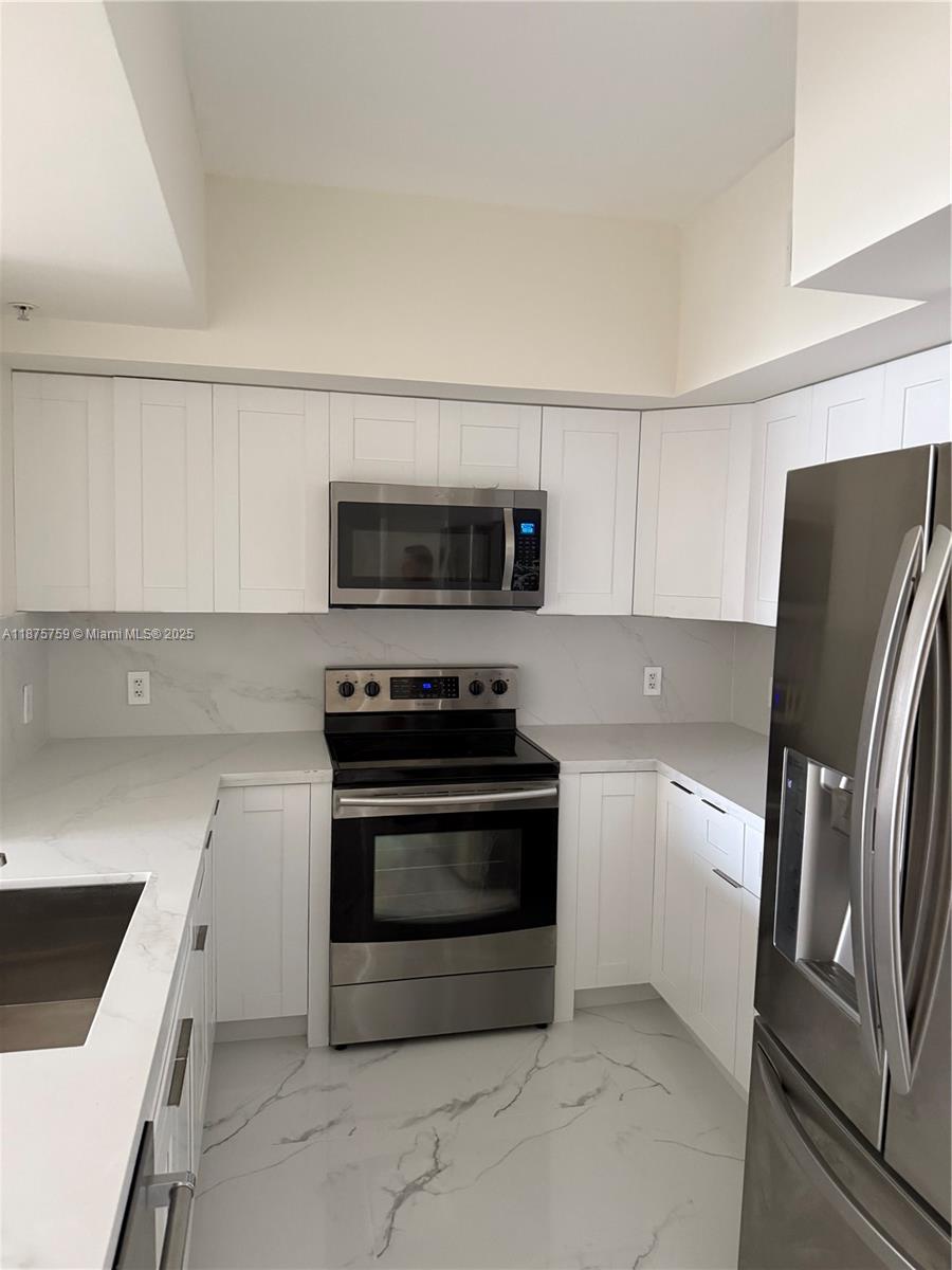 888 Douglas Road, Unit 1502 Coral Gables, FL 33134 - Photo 4 of 33