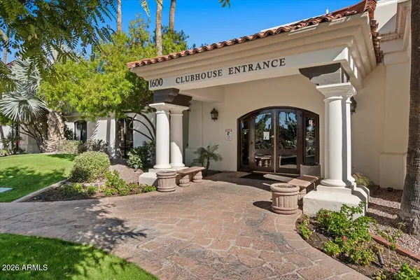 $1,150,000 | 1220 North Crystal Shores Drive, Gilbert, AZ 85234