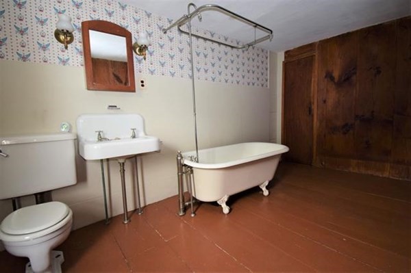8 Old Coach Road Kingston, NH 03848 - Photo 23 of 27 a bathroom with a toilet sink and shower