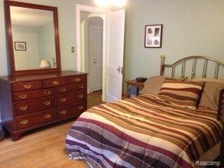1407 Nottingham Road Grosse Pointe, MI 48230 - Photo 21 of 27 master.JPG