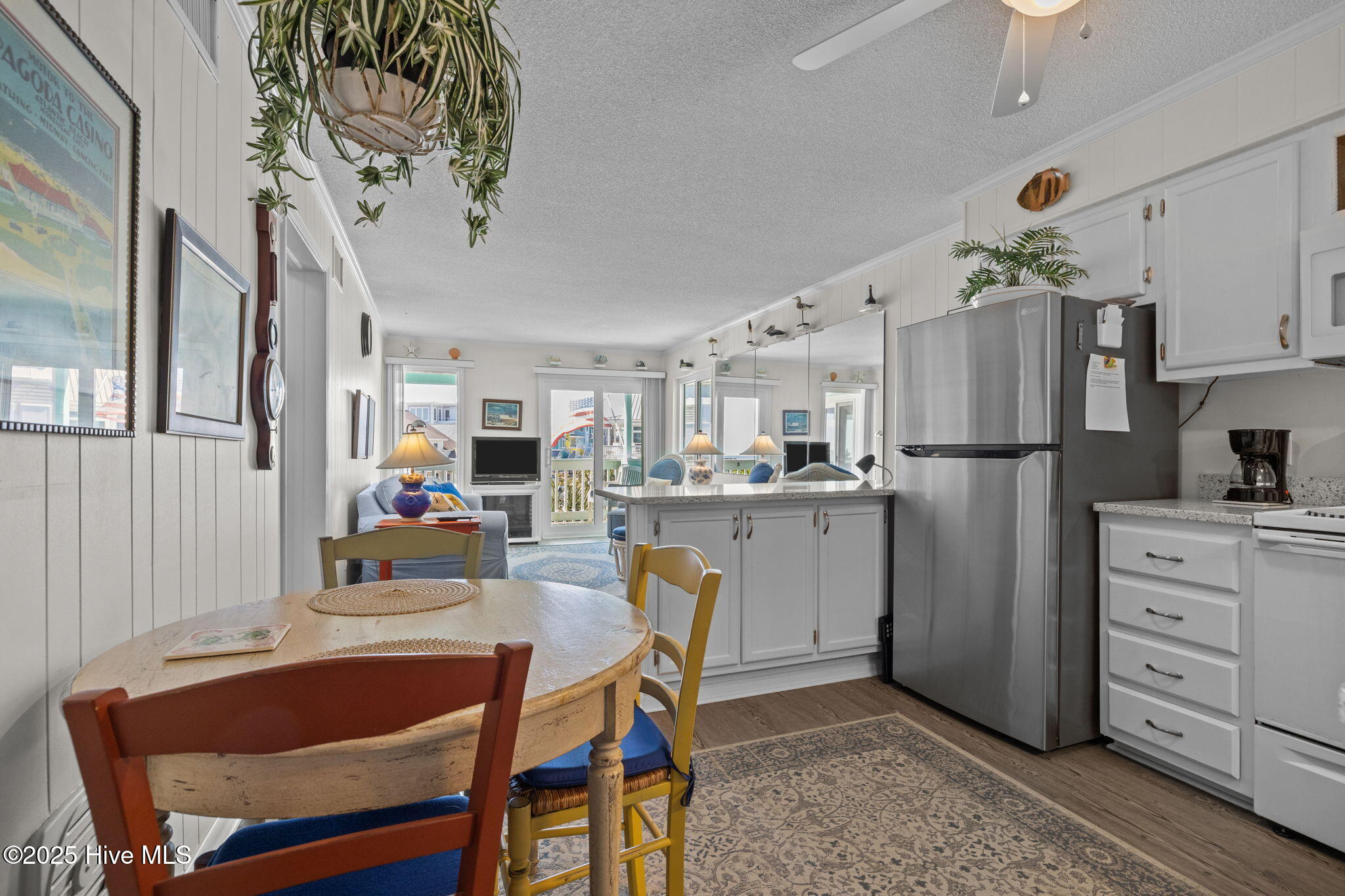 301 Commerce Way, Unit 252 Atlantic Beach, NC 28512 - Photo 11 of 39 Kitchen/Dining