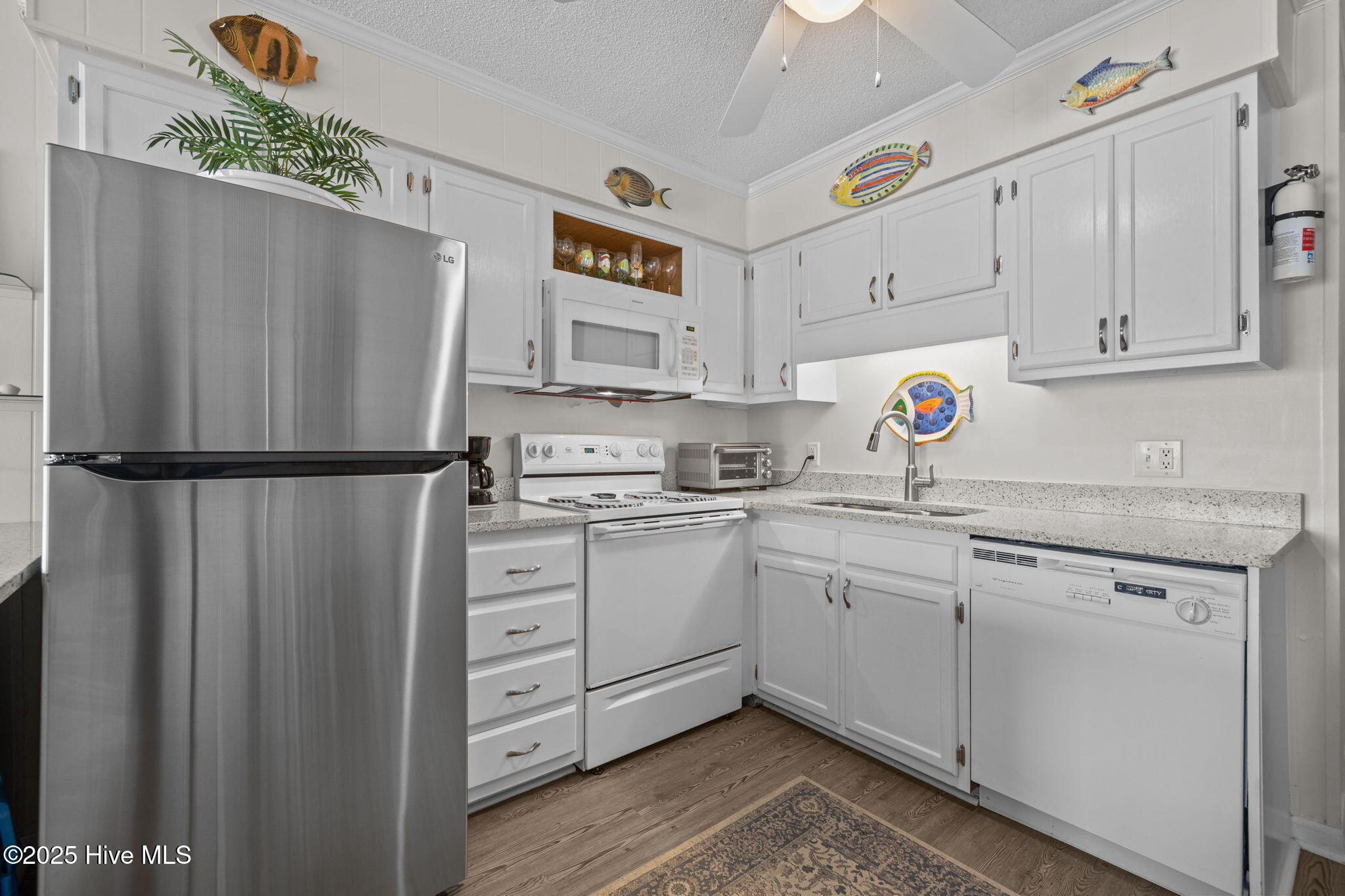 301 Commerce Way, Unit 252 Atlantic Beach, NC 28512 - Photo 13 of 39 Kitchen