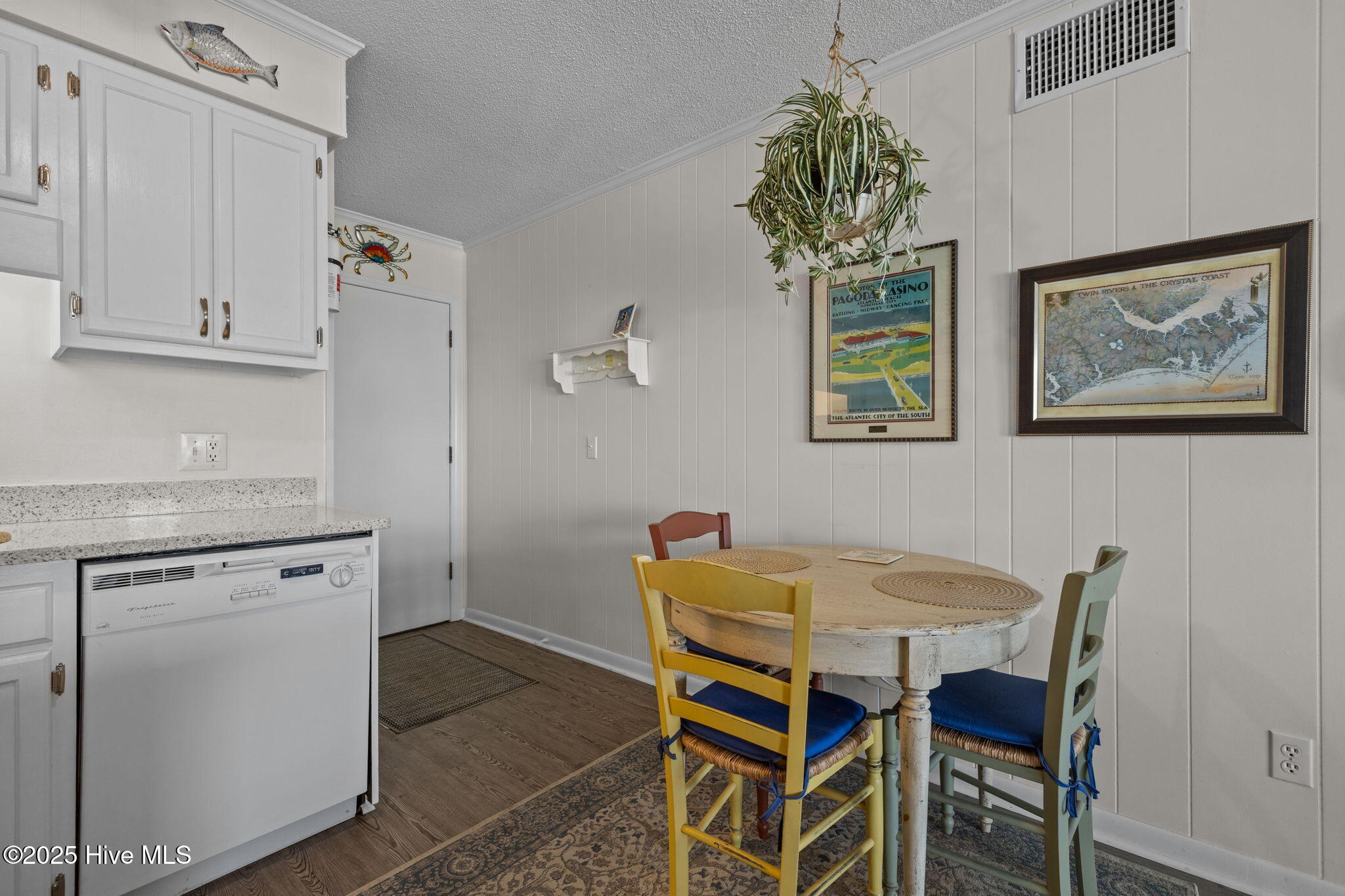 301 Commerce Way, Unit 252 Atlantic Beach, NC 28512 - Photo 15 of 39 Dining Table