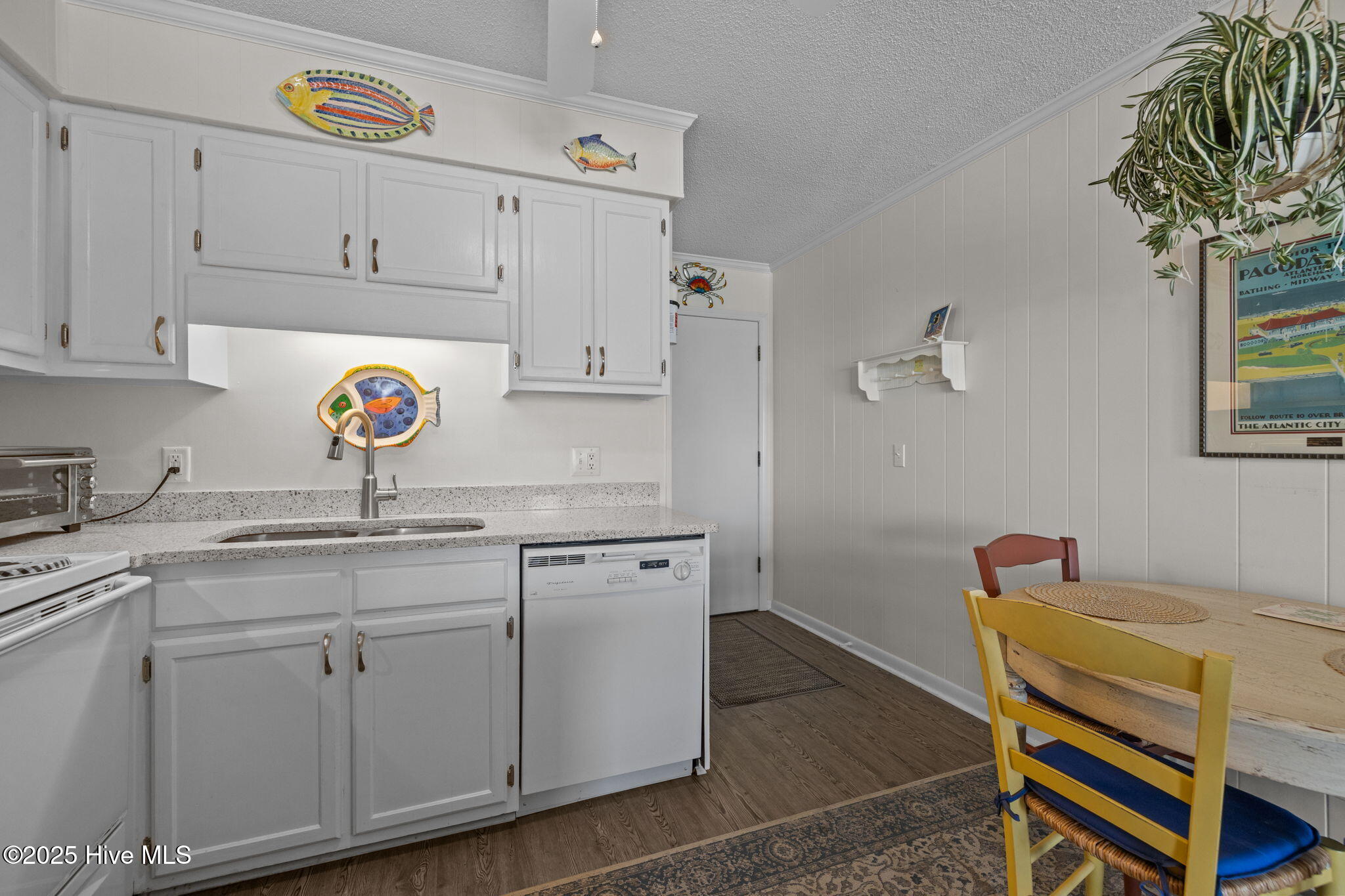 301 Commerce Way, Unit 252 Atlantic Beach, NC 28512 - Photo 16 of 39 Kitchen Dining Combo