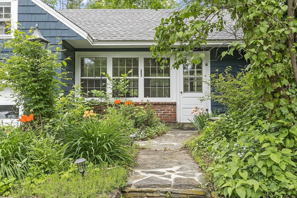 22 Haynes Road Townsend, MA 01469 - Photo 22 of 24 front view of a house with a yard