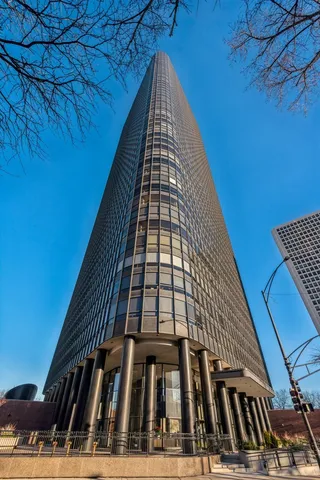 $1,725 | 5415 North Sheridan Road, Unit 4912, Chicago, IL 60640