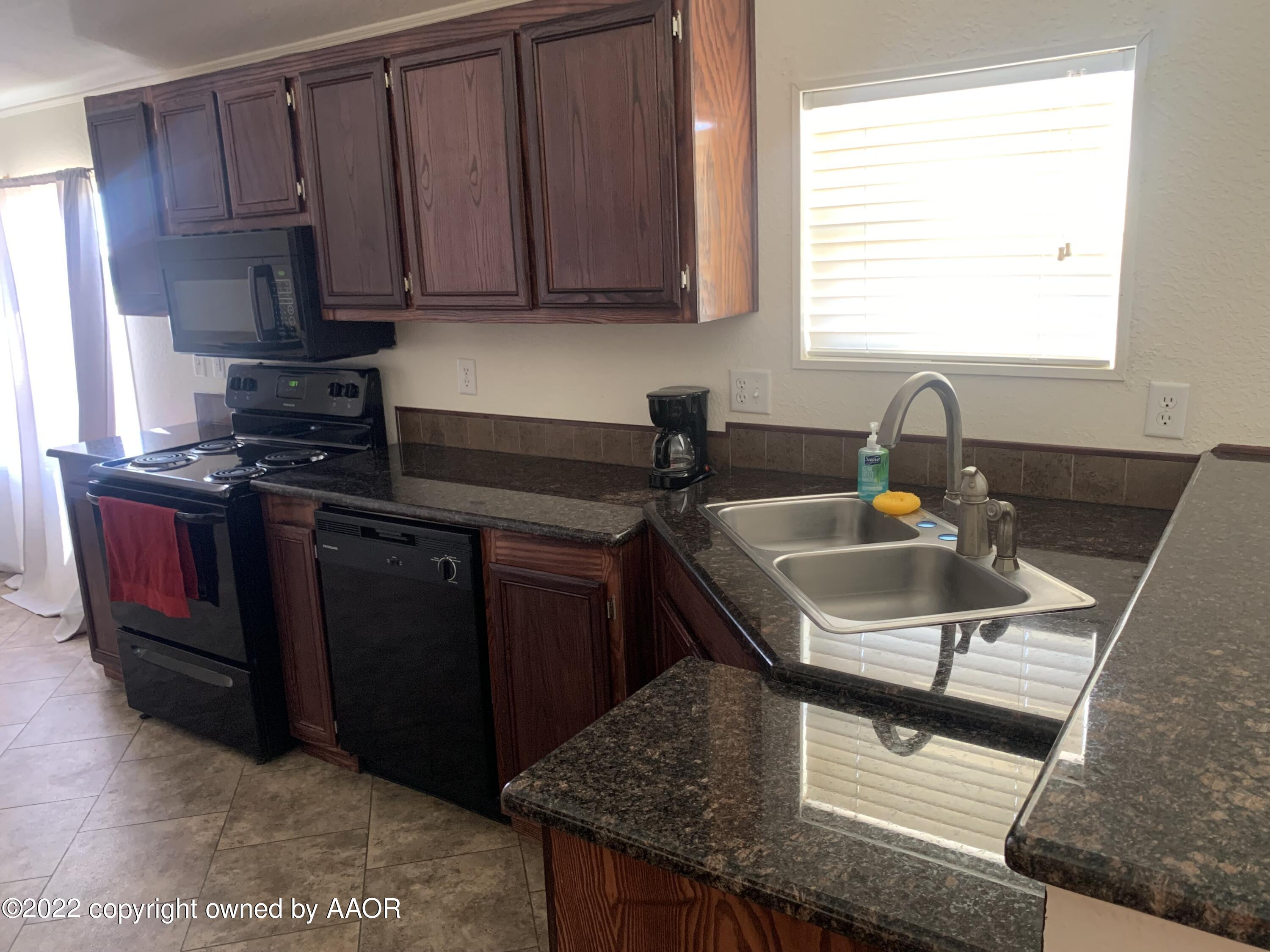 12720 Bobcat Road Amarillo, TX 79118 - Photo 11 of 35 Kitchen