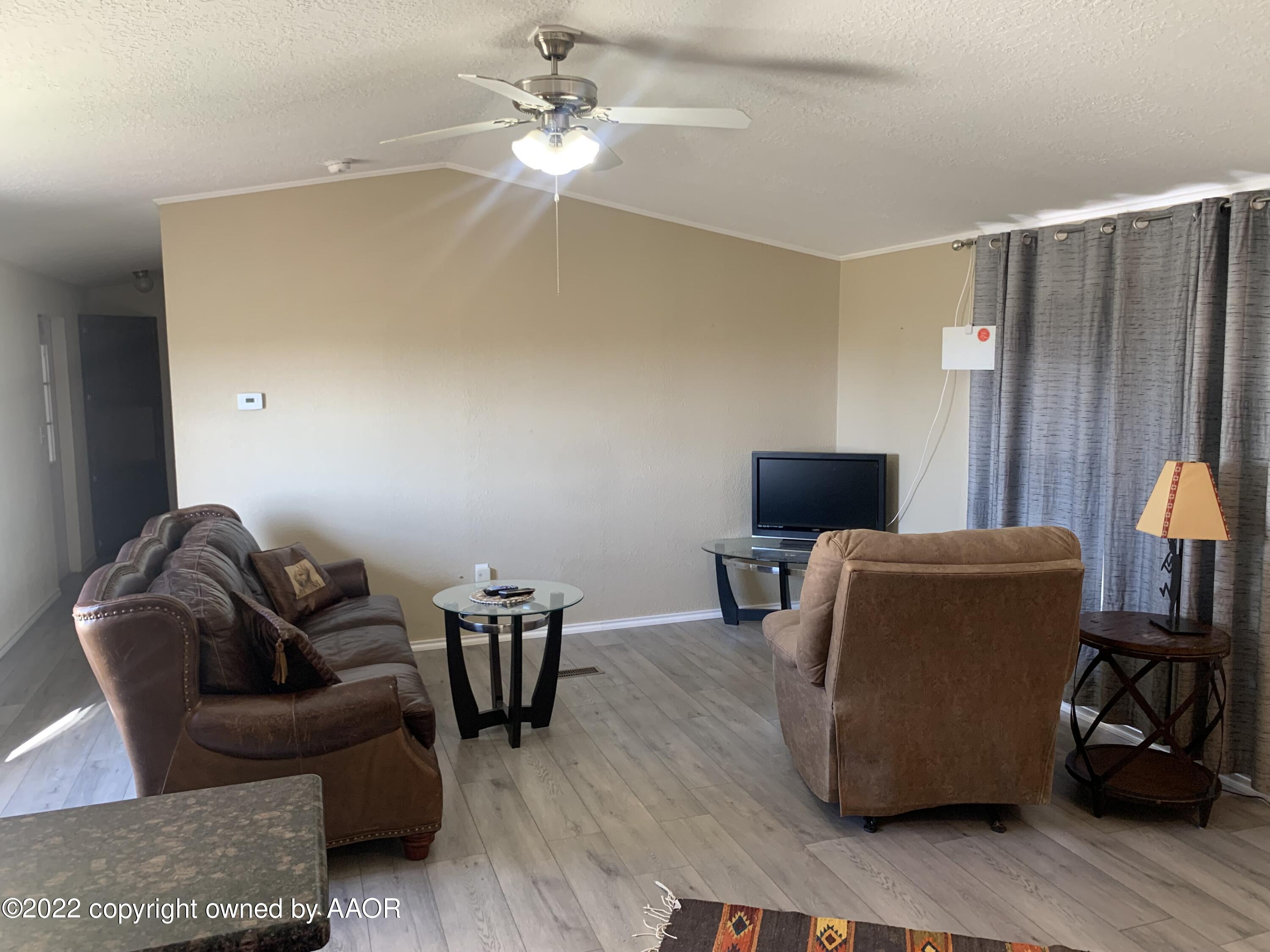 12720 Bobcat Road Amarillo, TX 79118 - Photo 9 of 35 Living Room