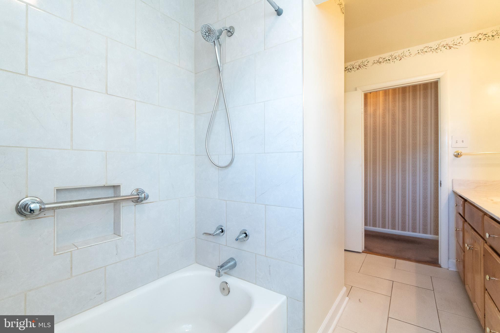 1319 Roxboro Road Baltimore, MD 21237 - Photo 25 of 49 Bath Upper