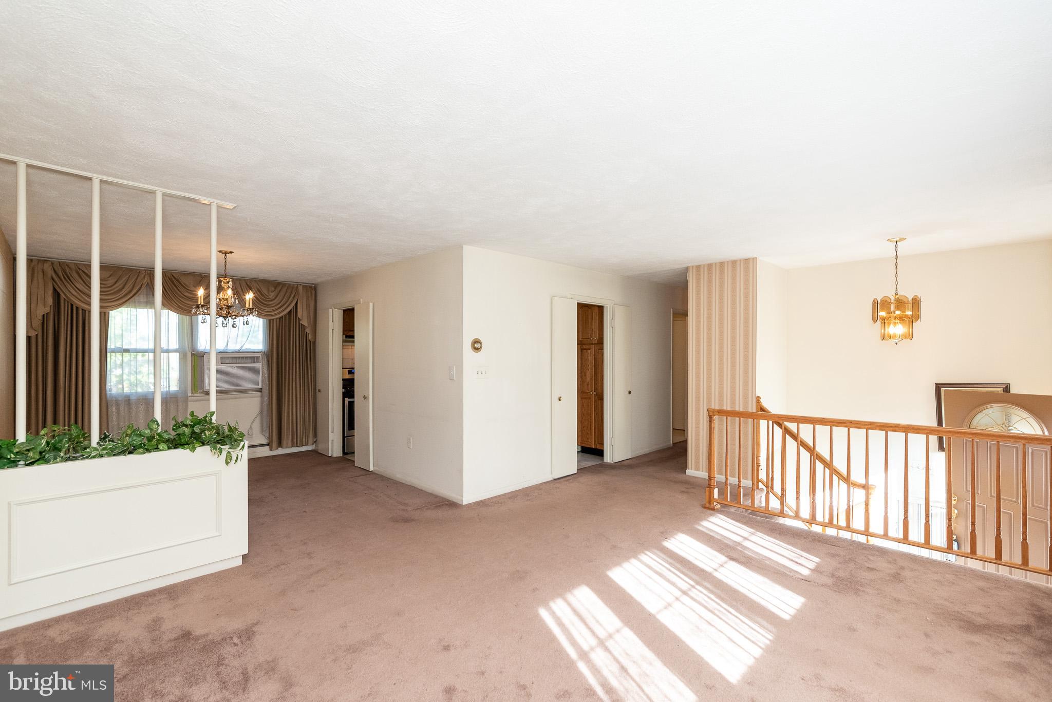1319 Roxboro Road Baltimore, MD 21237 - Photo 5 of 49 Living Room