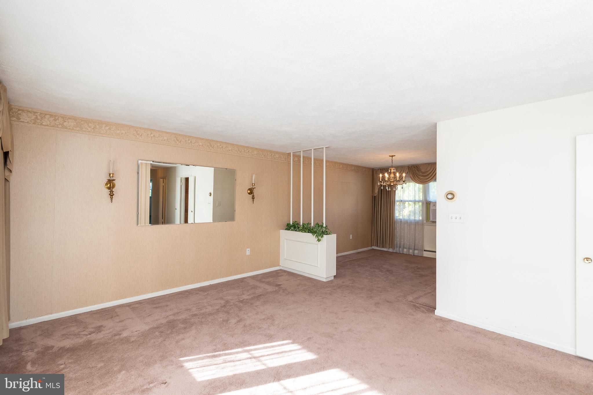 1319 Roxboro Road Baltimore, MD 21237 - Photo 6 of 49 Living Room