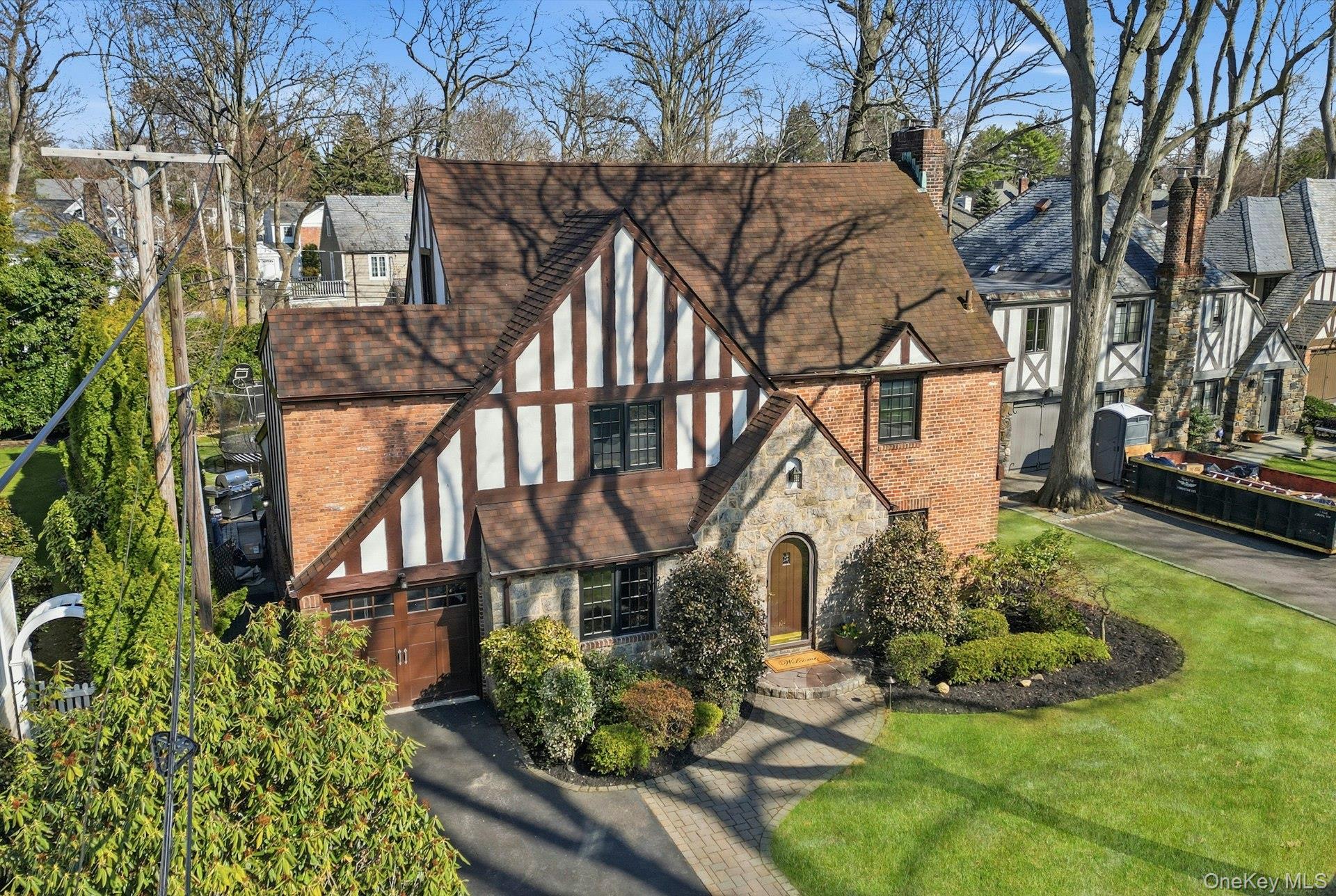 106 Thayer Road Manhasset, NY 11030 - Photo 1 of 5