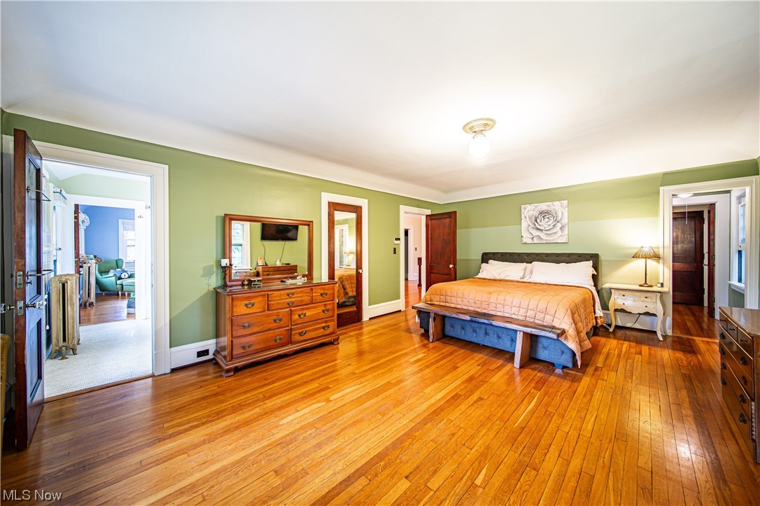2868 Lee Road Cleveland, OH 44120 - Photo 22 of 35 Primary Suite