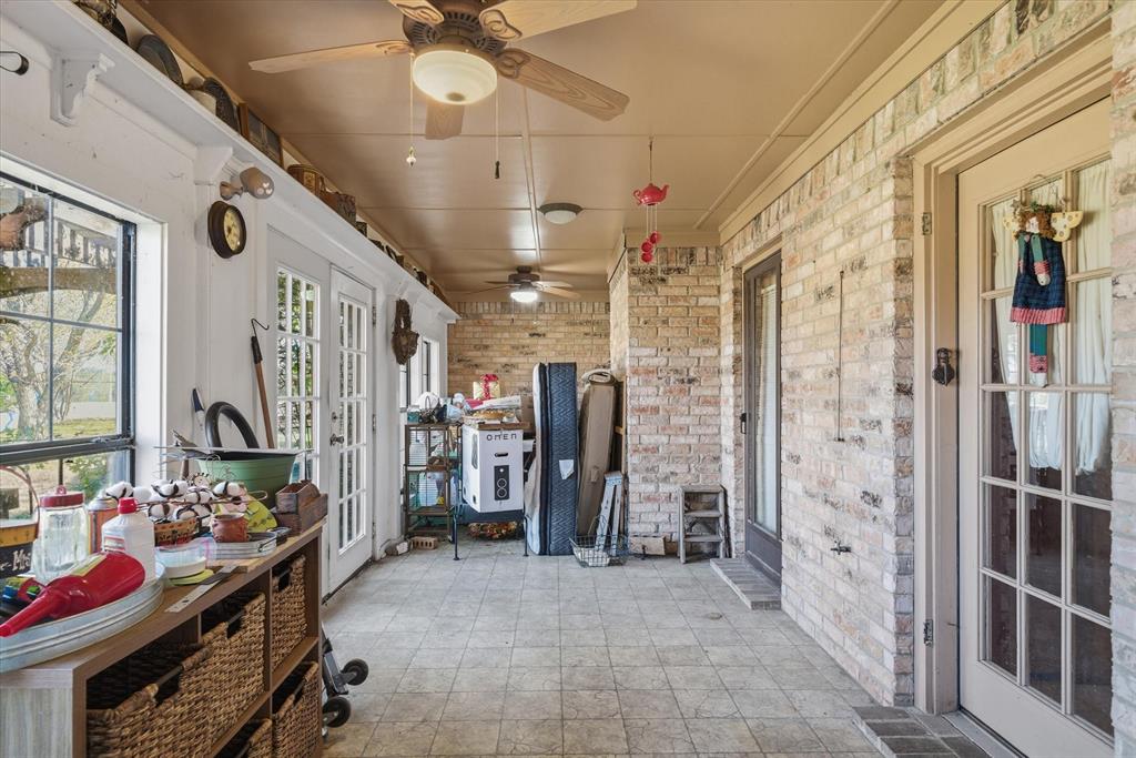 122 Bull Durham Road Wills Point, TX 75169 - Photo 21 of 33 a view of a livingroom with furniture and garage