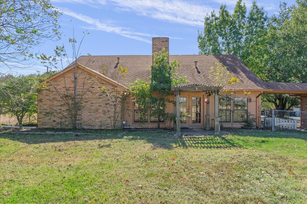 122 Bull Durham Road Wills Point, TX 75169 - Photo 25 of 33 a front view of a house with a yard