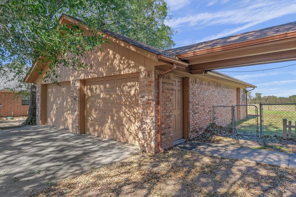 122 Bull Durham Road Wills Point, TX 75169 - Photo 31 of 33 a backyard of a house with lots of green space