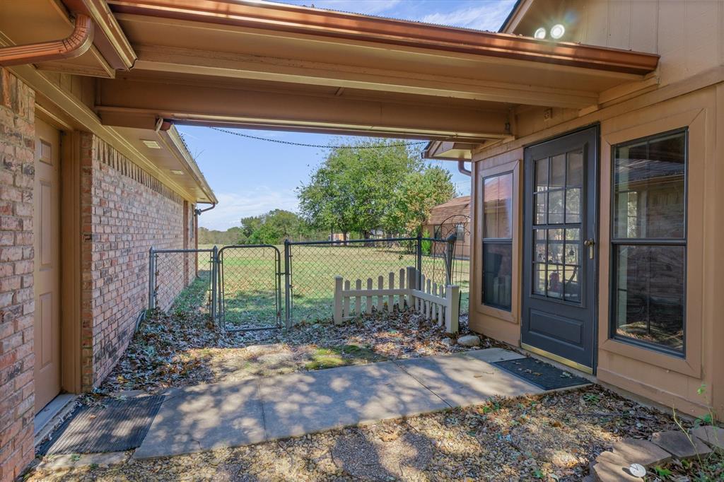 122 Bull Durham Road Wills Point, TX 75169 - Photo 32 of 33 a backyard of a house