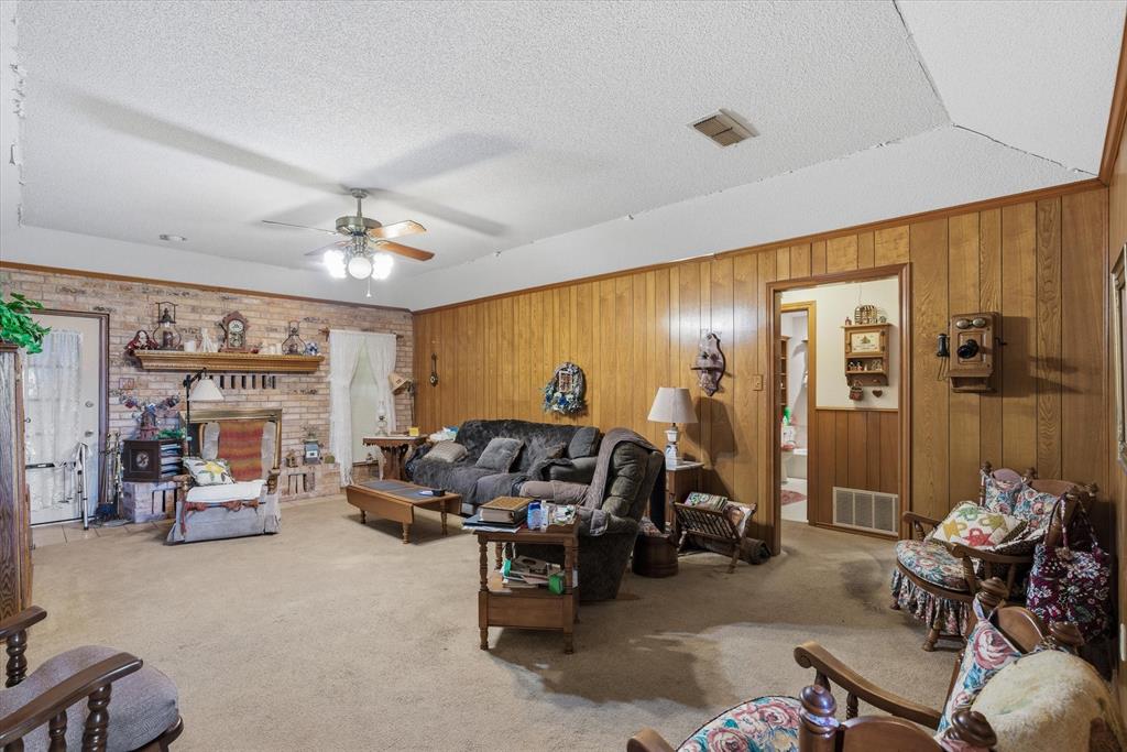 122 Bull Durham Road Wills Point, TX 75169 - Photo 4 of 33 a view of a livingroom with furniture and a livingroom