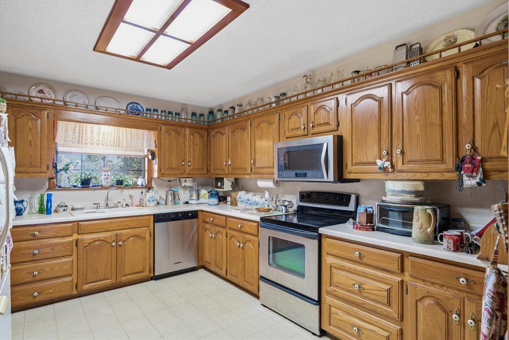 122 Bull Durham Road Wills Point, TX 75169 - Photo 8 of 33 a kitchen with a sink stove and microwave