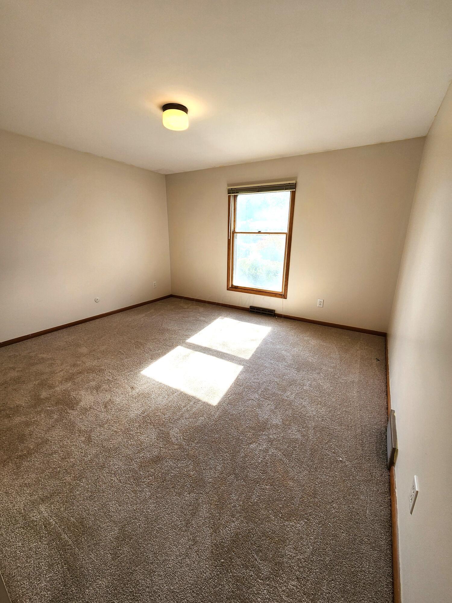 6258 Peach Tree Road Columbus, OH 43213 - Photo 18 of 32 Bedroom #2