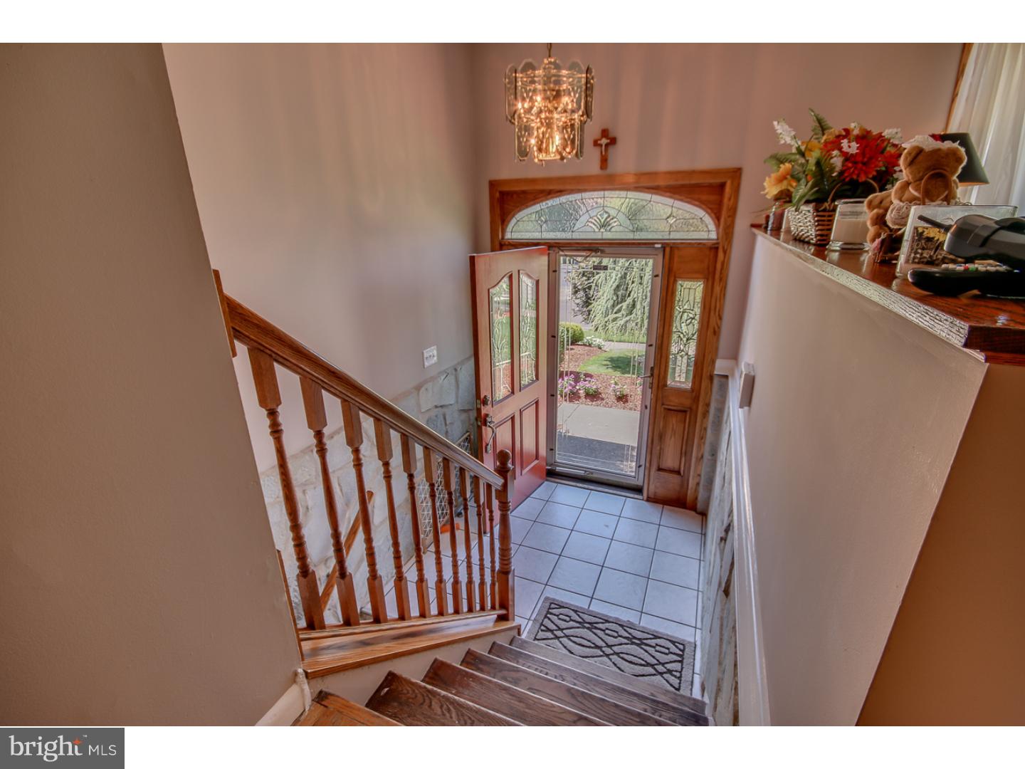 497 Byron Road Warminster, PA 18974 - Photo 2 of 25 Foyer