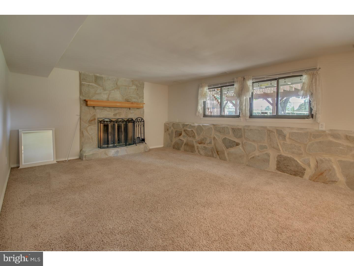 497 Byron Road Warminster, PA 18974 - Photo 12 of 25 Family Room