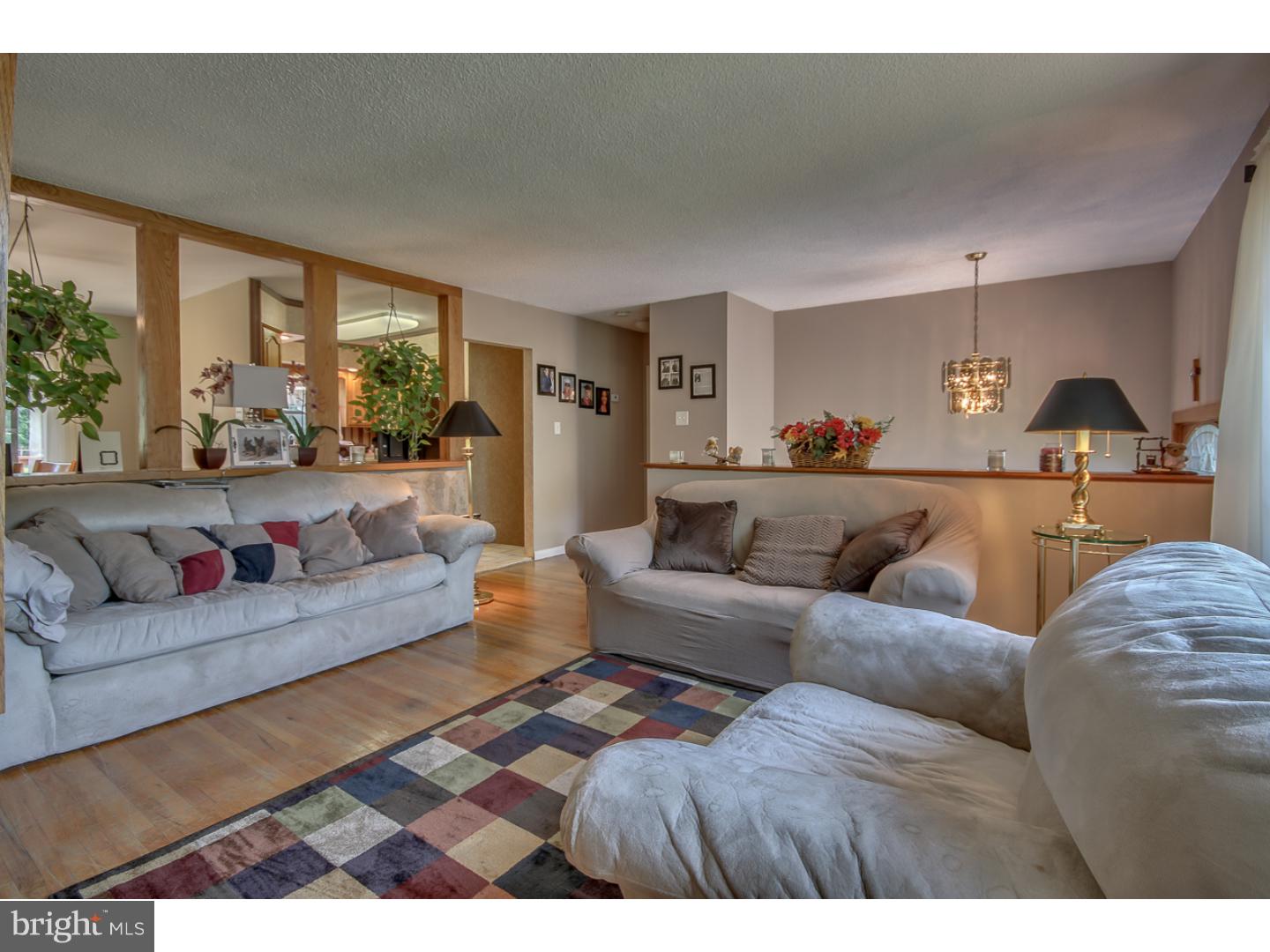 497 Byron Road Warminster, PA 18974 - Photo 6 of 25 Living Room
